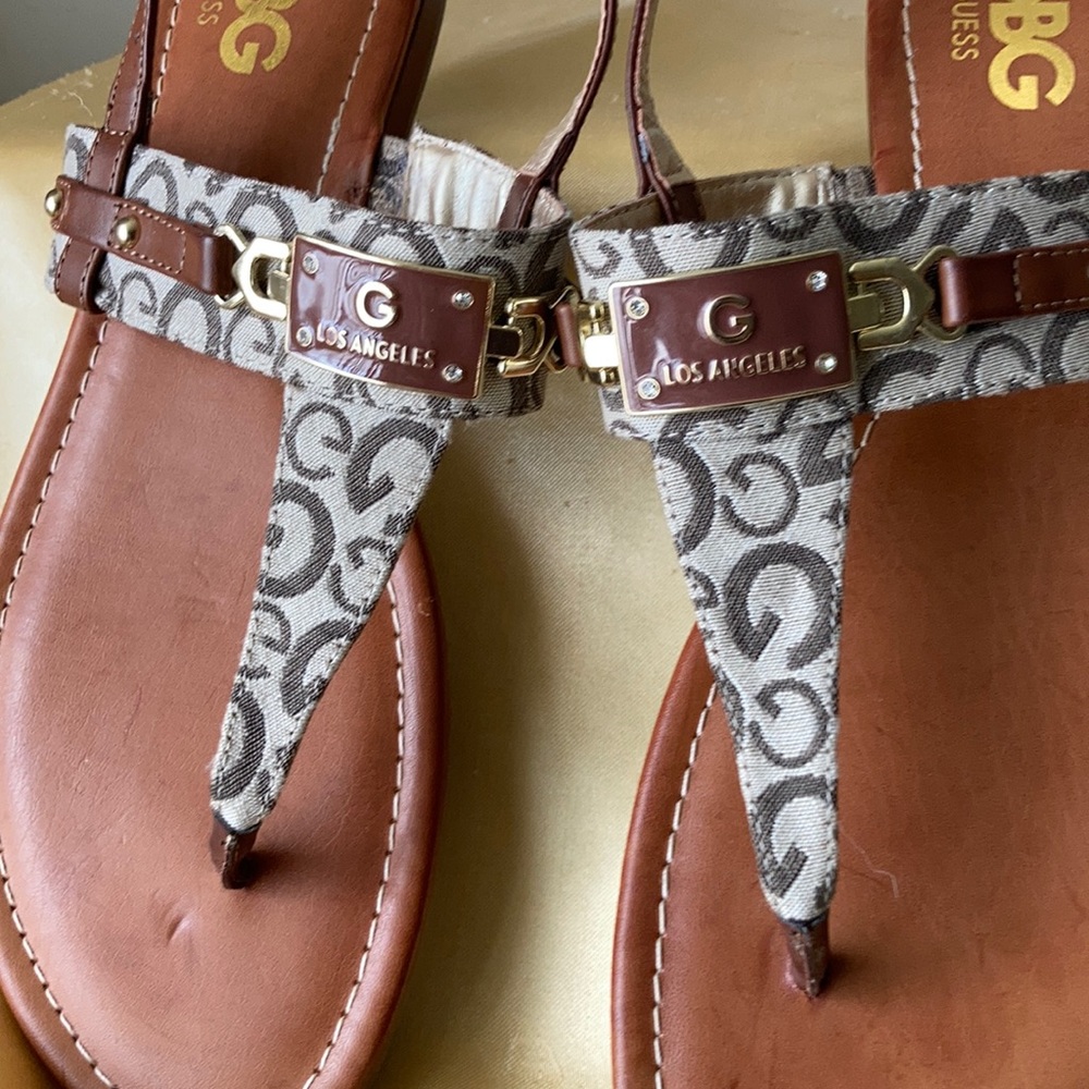 Guess throngs sandals brand new